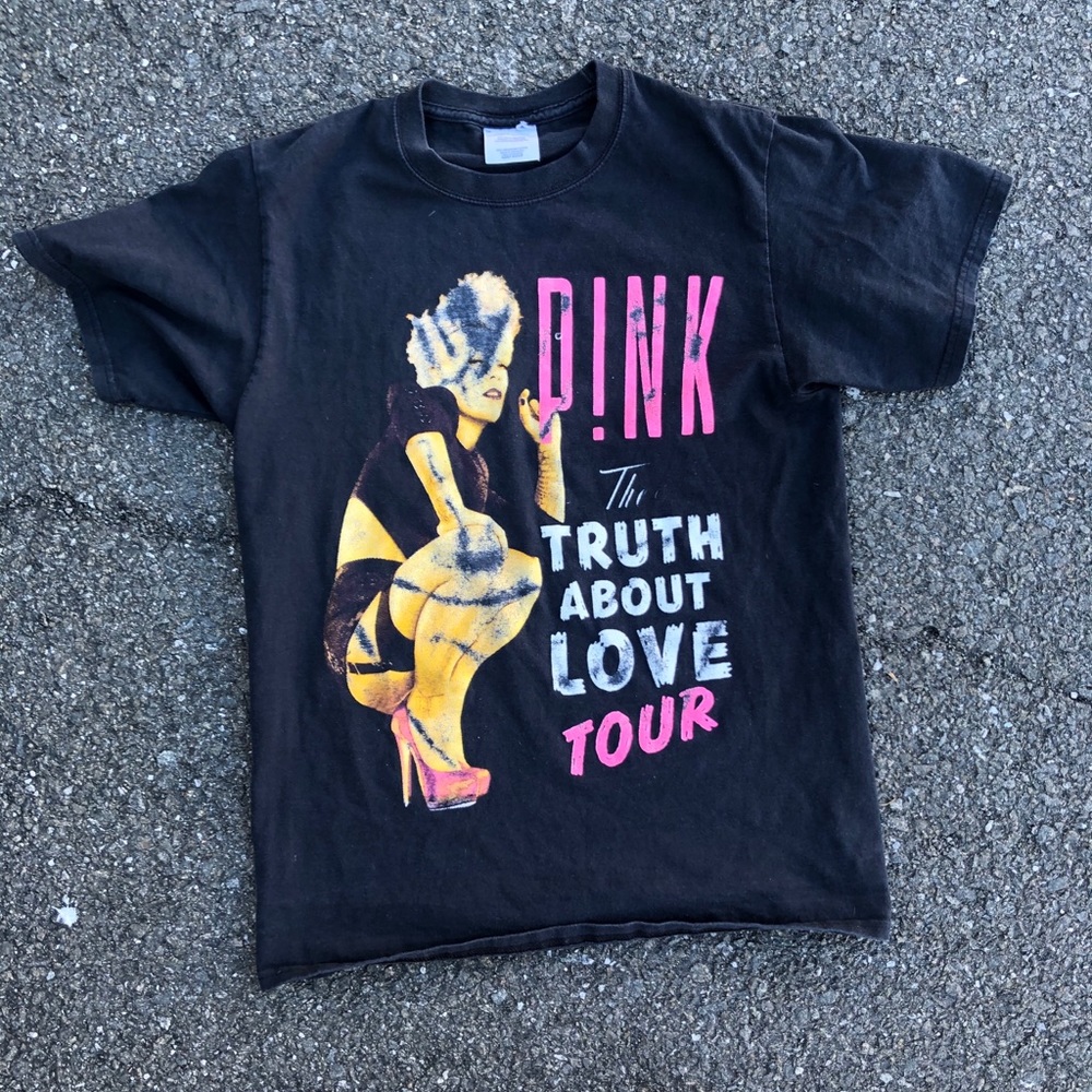 Bootleg rap tee style 2013 Pink tour T-shirt small